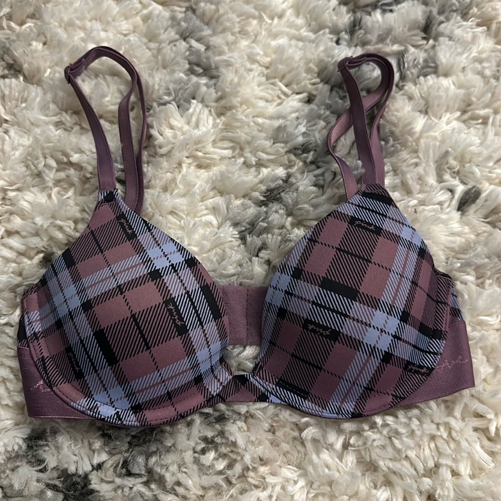 Pink wear everywhere t-shirt bra